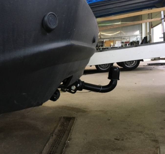 Carlig remorcare Volvo XC90 2002 - 04/2015 demontabil automat cu maneta marca Autohak [7]