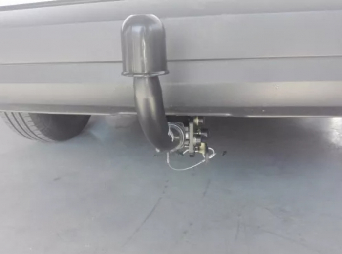 Carlig remorcare VW Caddy 2015 - 2020 demontabil automat cu maneta marca Autohak [4]