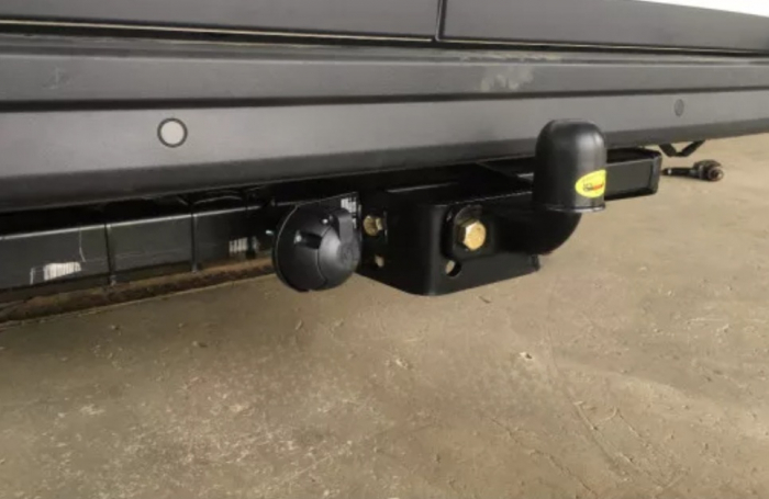 Carlig remorcare VW Crafter van fabricat dupa 2017 marca Autohak [3]