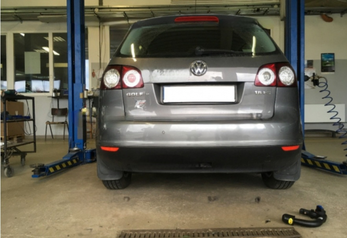Carlig remorcare VW Golf 5, VW Golf 6 hatchback fabricat 2003 - 2010 demontabil vertical, marca Autohak [12]