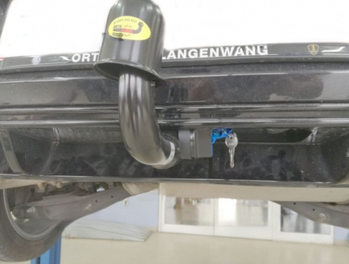 Carlig remorcare VW Golf 7 combi 2013 - 2018 demontabil automat vertical marca Autohak [8]
