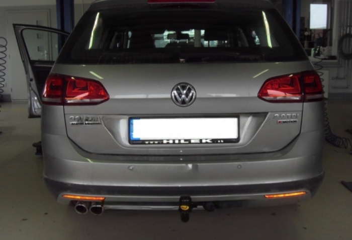 Carlig remorcare VW Golf 7 combi 2013 - 2018 demontabil automat vertical marca Autohak [7]