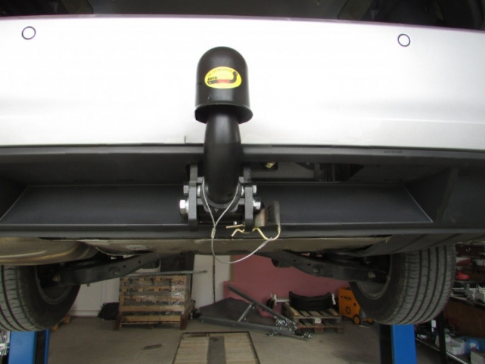 Carlig remorcare VW Golf 7 combi 2013-2018 demontabil cu maneta marca Autohak [10]