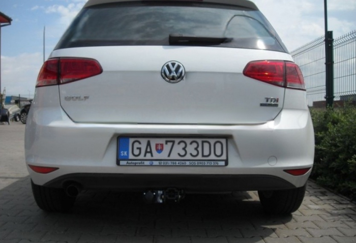 Carlig remorcare VW Golf 7 hatchback 2012-2018 demontabil cu maneta marca Autohak [6]