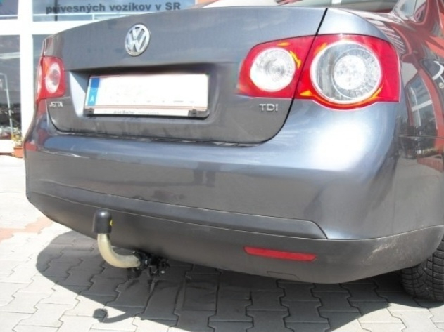 Carlig remorcare VW Jetta 2005 - 2011 demontabil automat cu maneta marca Autohak [8]