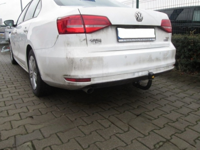 Carlig remorcare VW Jetta dupa 2011 demontabil automat vertical marca Autohak [9]
