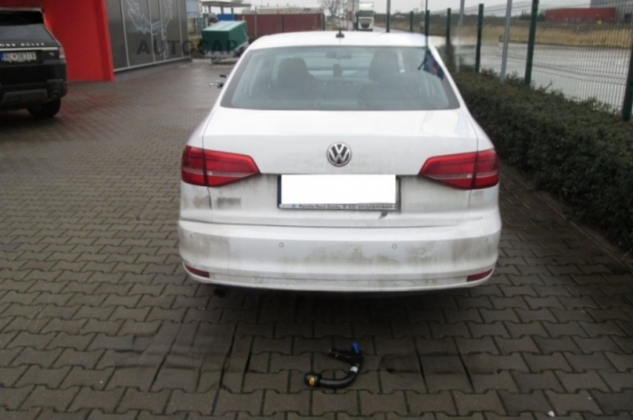 Carlig remorcare VW Jetta dupa 2011 demontabil automat vertical marca Autohak [8]