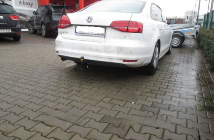 Carlig remorcare VW Jetta dupa 2011 demontabil automat vertical marca Autohak [10]