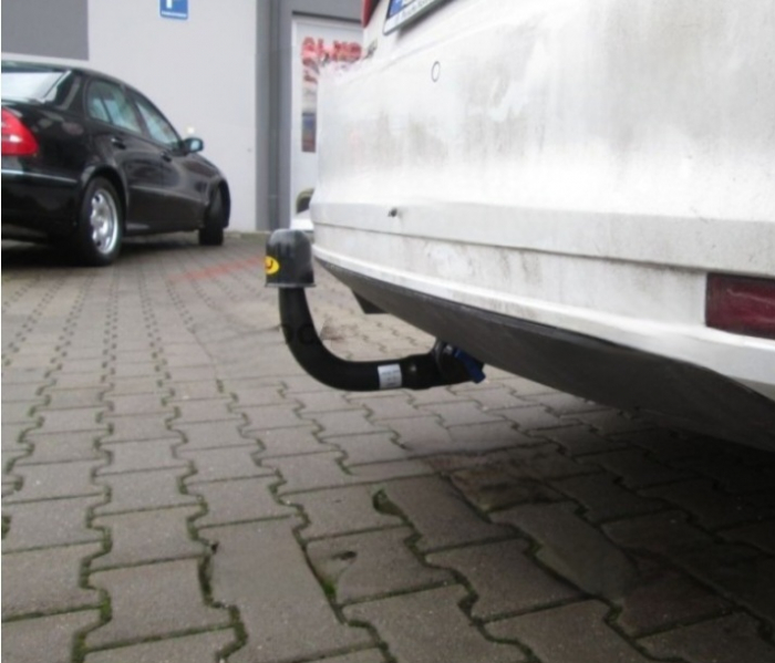Carlig remorcare VW Jetta dupa 2011 demontabil automat vertical marca Autohak [5]