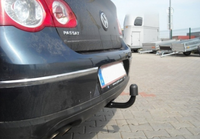 Carlig remorcare VW Passat B6 2005 - 2010 demontabil automat vertical marca Autohak [4]