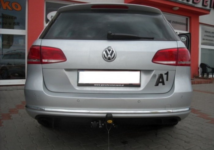 Carlig remorcare VW Passat B7 2010 - 2015 demontabil automat cu maneta marca Autohak [4]