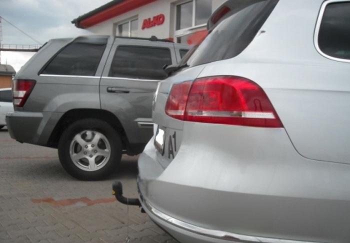 Carlig remorcare VW Passat B7 2010 - 2015 demontabil automat cu maneta marca Autohak [2]