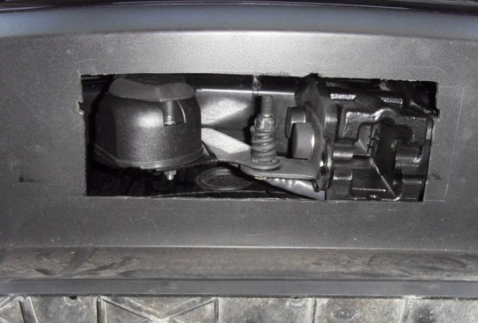 Carlig remorcare VW Passat B7 fabricat 2010 - 2015 demontabil automat vertical marca Autohak [6]