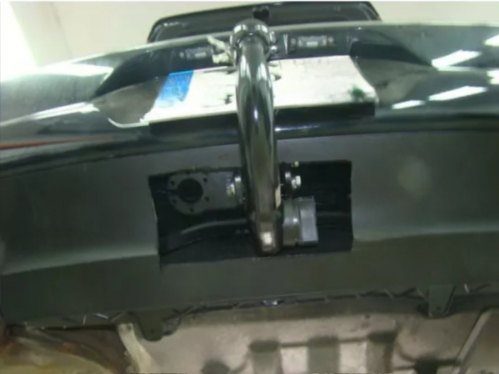 Carlig remorcare VW Passat CC 2008 - 2011 demontabil vertical marca Autohak [5]