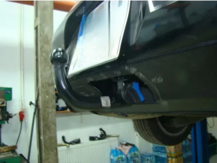Carlig remorcare VW Passat CC 2008 - 2011 demontabil vertical marca Autohak [4]