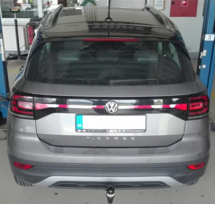 Carlig remorcare VW T-Cross fabricat dupa 2019 marca Autohak [2]