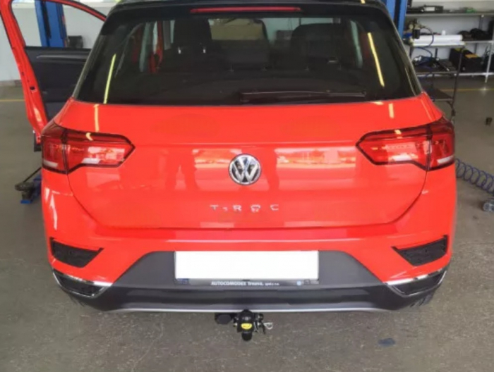 Carlig remorcare VW T-Roc dupa 2017 demontabil automat cu maneta marca Autohak [4]