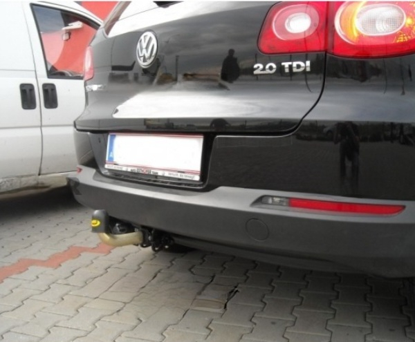 Carlig remorcare VW Tiguan 2007 - 2015 demontabil automat cu maneta marca Autohak [5]