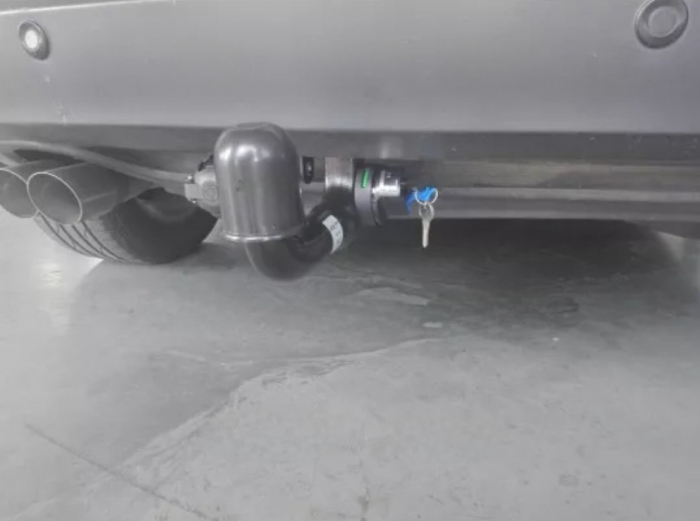 Carlig remorcare VW Tiguan 2007 - 2015 demontabil automat vertical marca Autohak [10]
