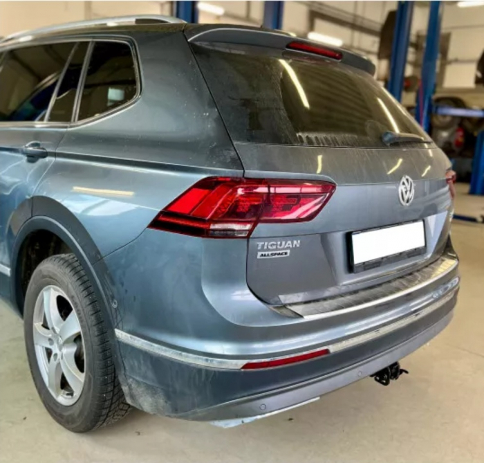 Carlig remorcare VW Tiguan dupa 2016 demontabil automat cu maneta marca Autohak [7]