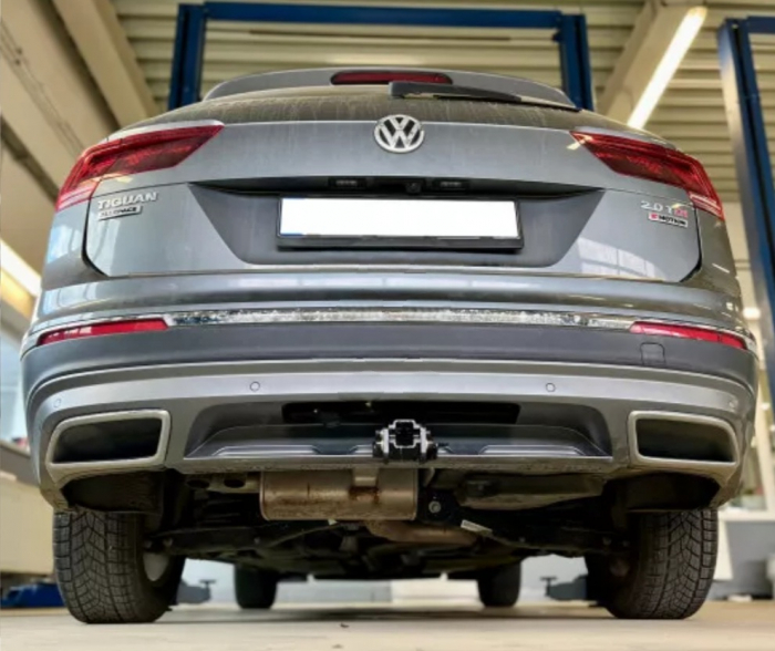 Carlig remorcare VW Tiguan dupa 2016 demontabil automat cu maneta marca Autohak [5]