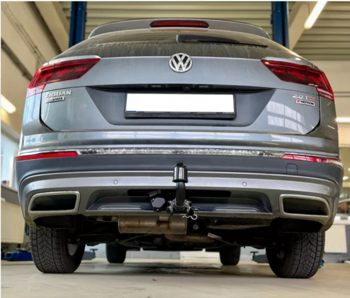 Carlig remorcare VW Tiguan dupa 2016 demontabil automat cu maneta marca Autohak [3]