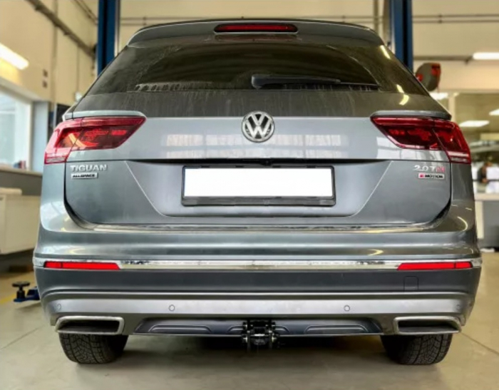 Carlig remorcare VW Tiguan dupa 2016 demontabil automat cu maneta marca Autohak [4]