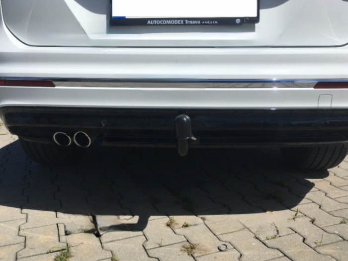Carlig remorcare VW Tiguan dupa 2016 demontabil automat vertical marca Autohak [4]
