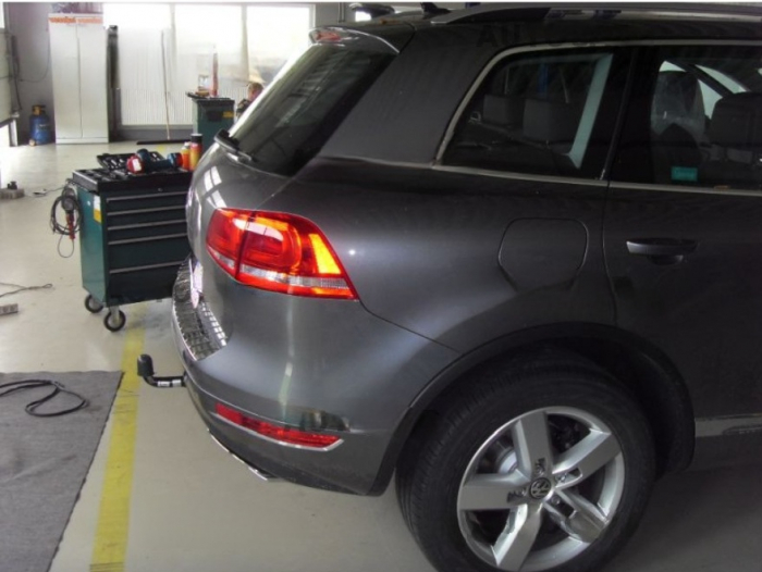 Carlig remorcare VW Touareg 2003 - 2018 demontabil automat vertical marca Autohak [19]