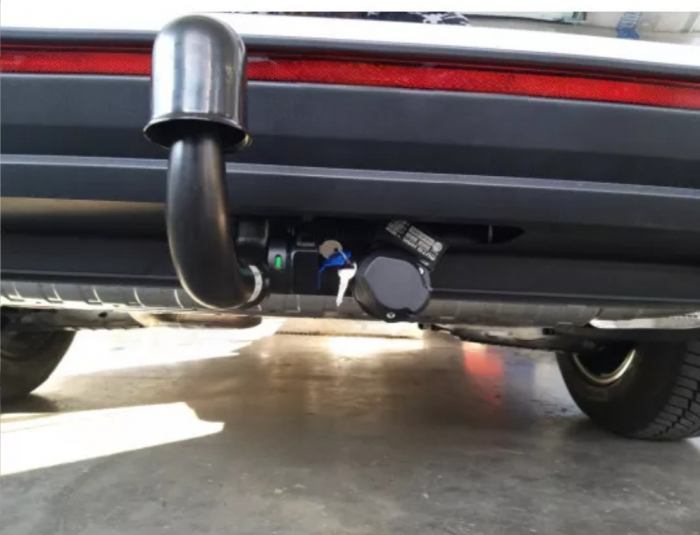 Carlig remorcare VW Touareg dupa 06/2018 demontabil automat vertical marca Autohak [9]