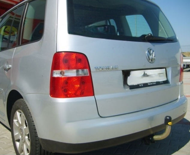 Carlig remorcare VW Touran 2003 - 2015 demontabil automat cu maneta marca Autohak [8]