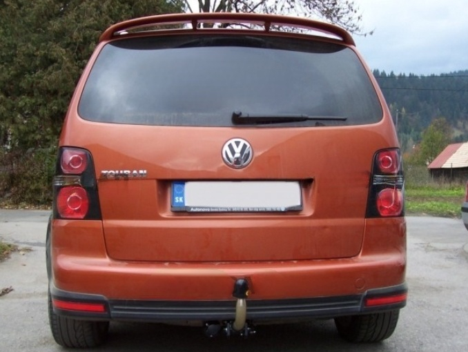 Carlig remorcare VW Touran 2003 - 2015 demontabil automat cu maneta marca Autohak [4]