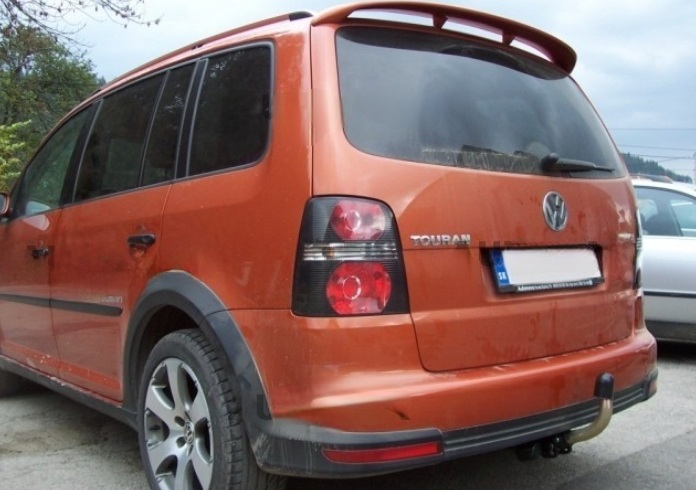 Carlig remorcare VW Touran 2003 - 2015 demontabil automat cu maneta marca Autohak [3]