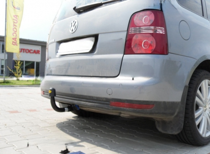 Carlig remorcare VW Touran 2003 - 2015 demontabil automat vertical marca Autohak [5]