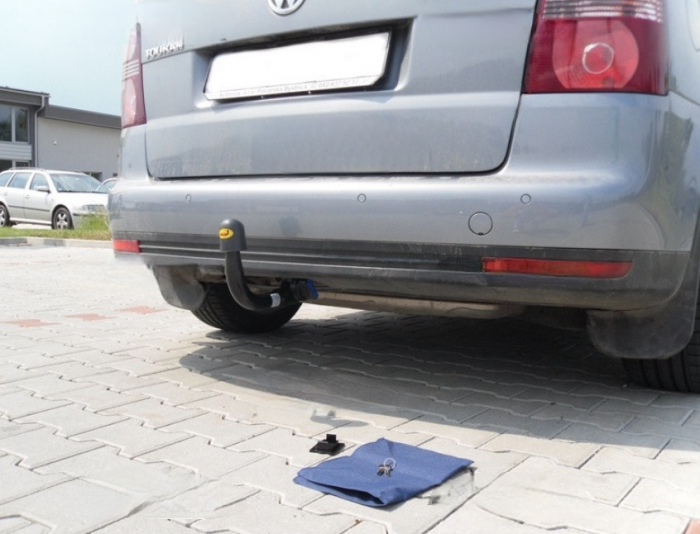 Carlig remorcare VW Touran 2003 - 2015 demontabil automat vertical marca Autohak [6]