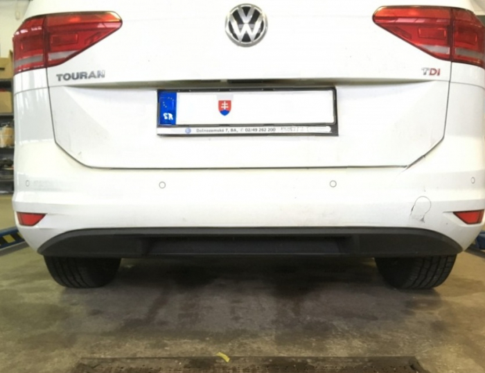 Carlig remorcare VW Touran dupa 10/2015 demontabil automat vertical marca Autohak [5]