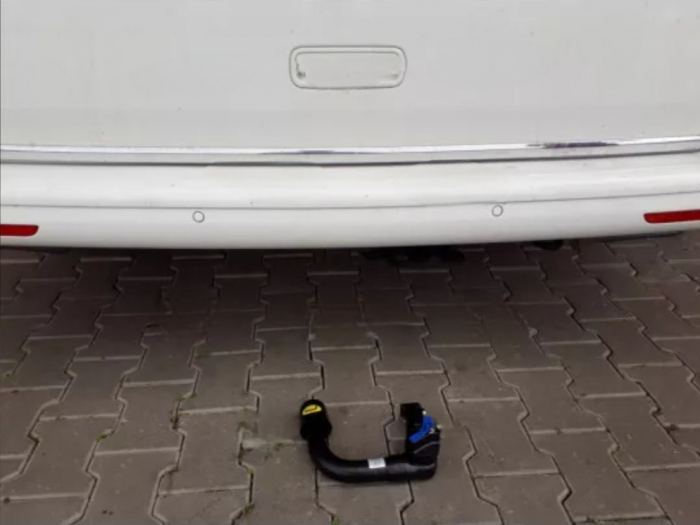 Carlig remorcare VW Transporter T5 van 2003 - 2015 demontabil automat vertical marca Autohak [9]