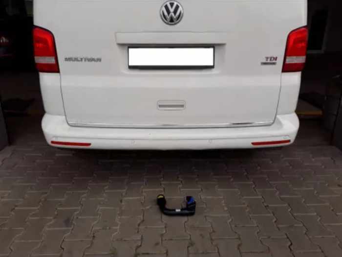 Carlig remorcare VW Transporter T5 van 2003 - 2015 demontabil automat vertical marca Autohak [8]