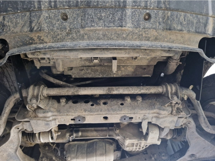 Scut-Metal-Radiator-Nissan-Navara-D40-2005-2015-Karmaster-99115 [4]