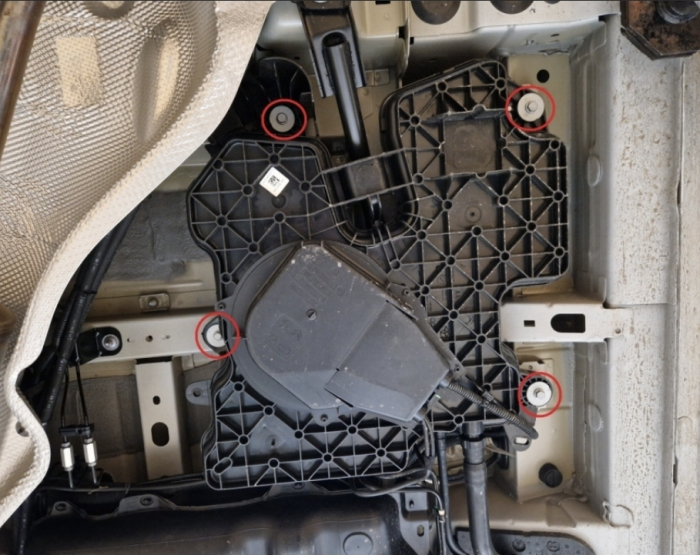 Scut metalic de protecție pentru rezervor AdBlue Toyota Proace (2020-2026), oțel 2mm, cod 98.035 [4]