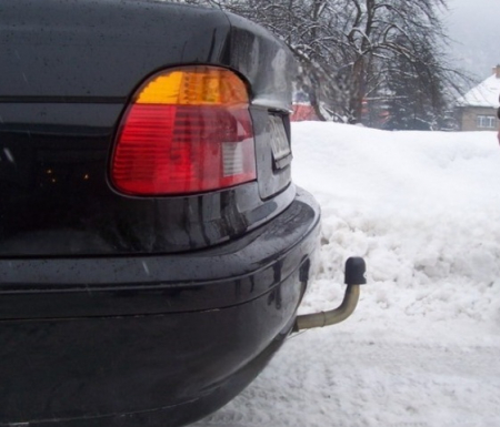 Carlig remorcare BMW Seria 5 E39 sedan 1995 - 2003 demontabil automat cu maneta marca Autohak [2]