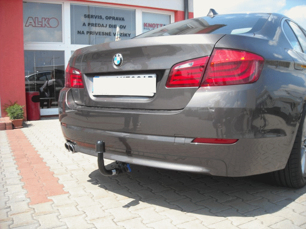 Carlig remorcare BMW Seria 5 F10, F11 2010 - 2017 vertical cu cheie marca Autohak [13]