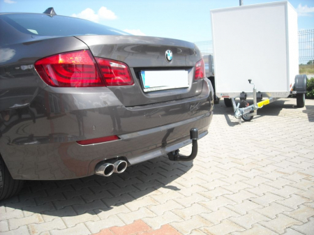 Carlig remorcare BMW Seria 5 F10, F11 2010 - 2017 vertical cu cheie marca Autohak [15]