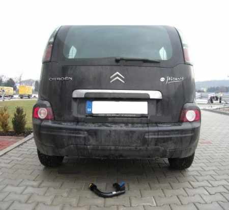 Carlig remorcare Citroen C3 Picasso 2009 - 2017 vertical cu cheie marca Autohak [5]