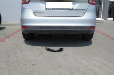 Carlig remorcare Ford Focus 3 htb 2011 - 2018 demontabil automat cu maneta marca Autohak [3]