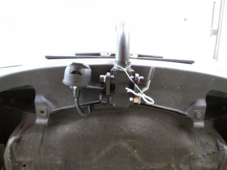 Carlig remorcare Mazda 6 4/5 usi 2008 - 2012 demontabil automat cu maneta marca Autohak [5]