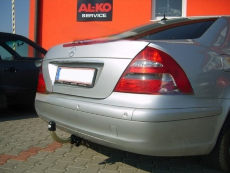Carlig remorcare Mercedes E Class (W211) 4 usi 2002 - 2008 demontabil automat cu maneta marca Autohak [2]