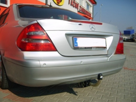Carlig remorcare Mercedes E Class (W211) 4 usi 2002 - 2008 demontabil automat cu maneta marca Autohak [4]