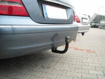 Carlig remorcare Mercedes E Class (W211) 4 usi 2002 - 2008 demontabil automat vertical marca Autohak [7]