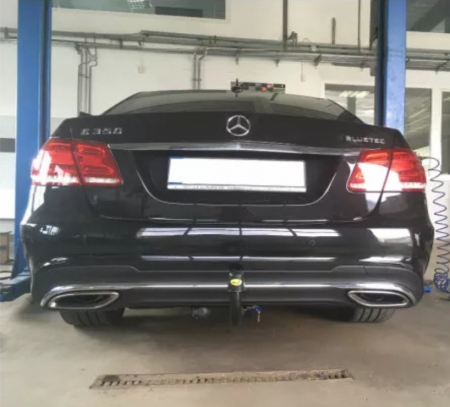 Carlig remorcare Mercedes E Class (W212) 4 usi 2009 - 2016 demontabil automat vertical marca Autohak [3]